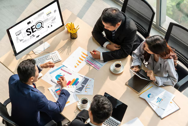 SEO marketing experts in a team meeting on SEO strategies.