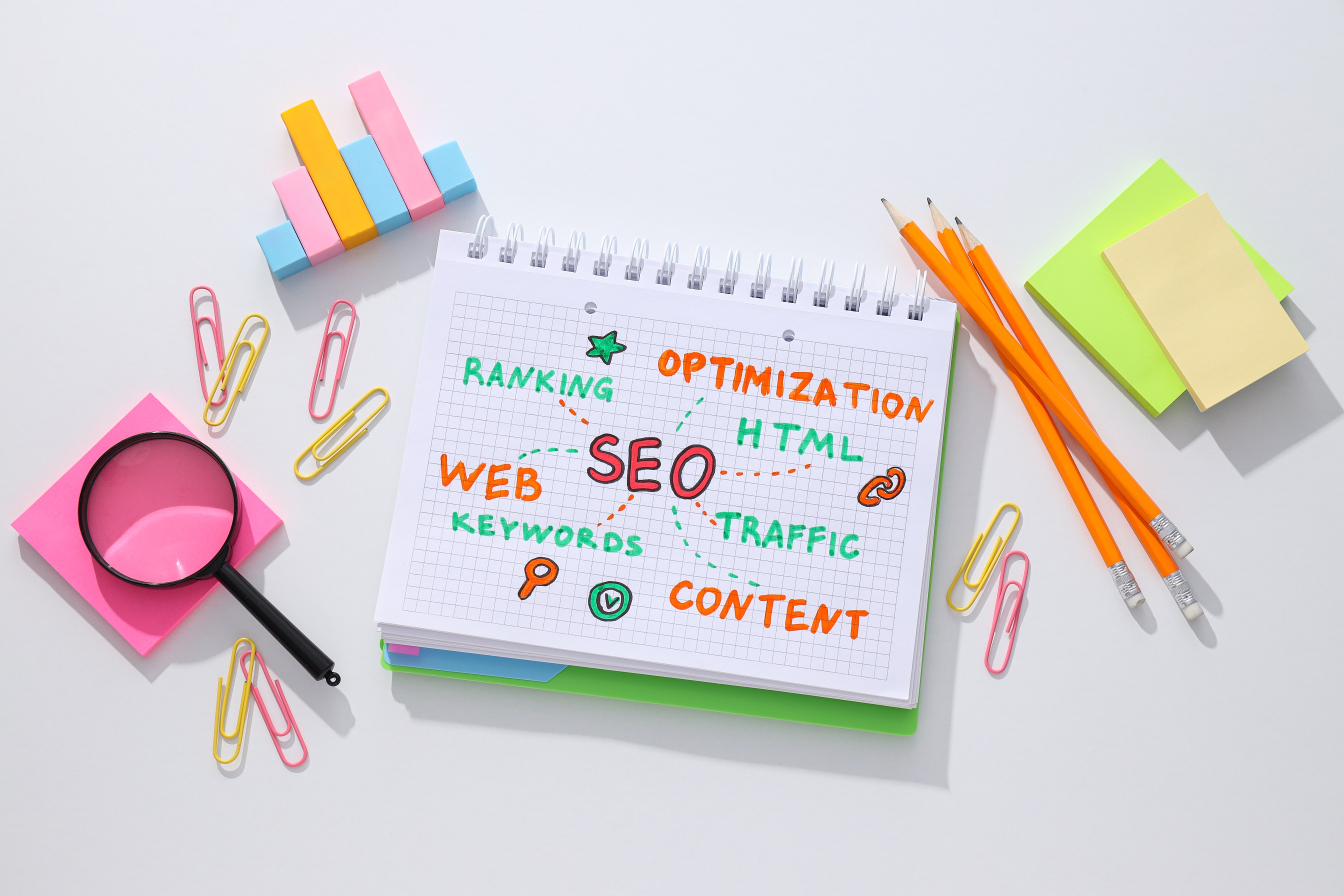 A close-up of a note on a desk with SEO best practices, essential for writing content that boosts a website's performance.